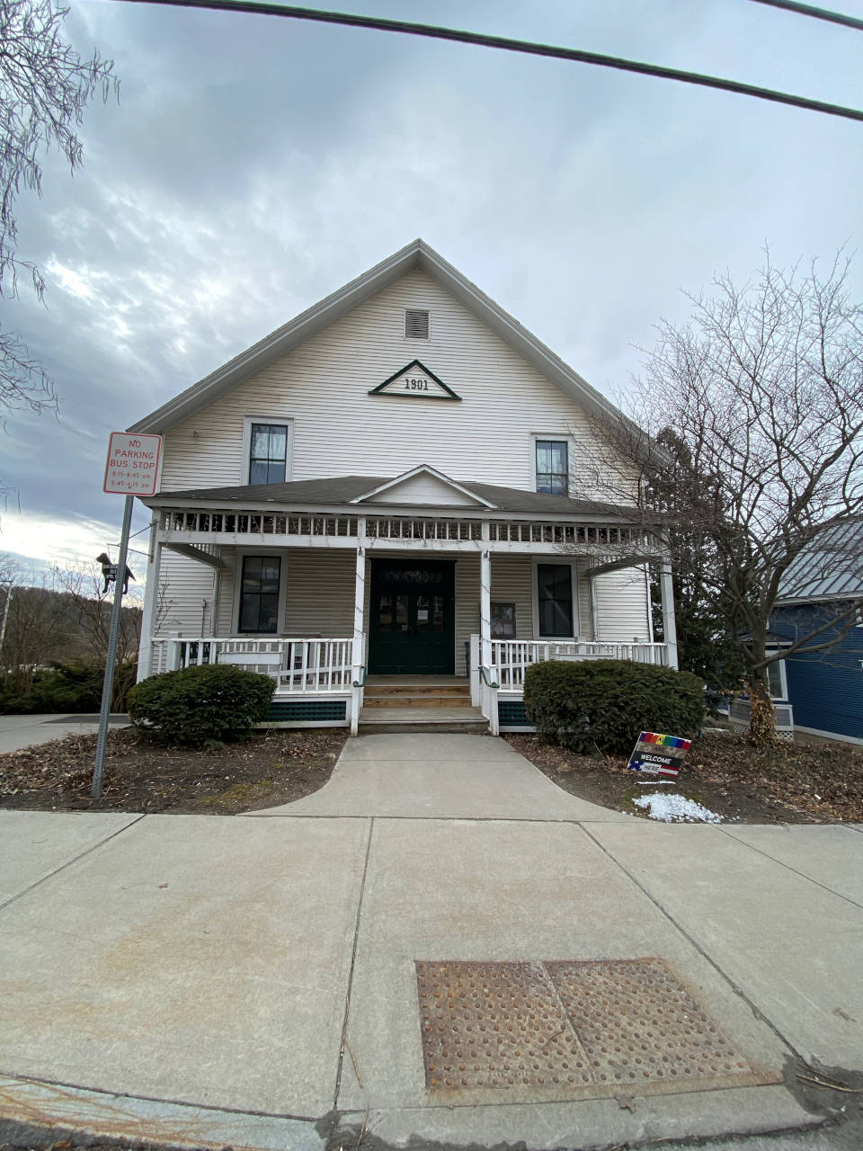 vt251 - Hinesburg municipal offices front overview